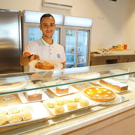 Gh Santina & Ξενοδοχείο 4*